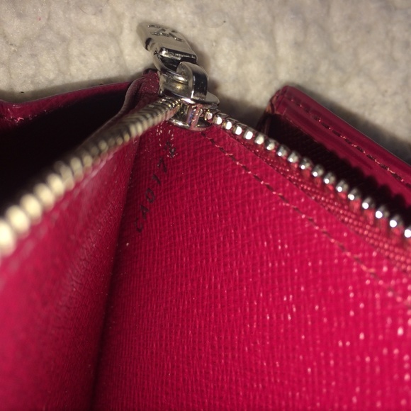 Louis Vuitton Fuchsia Epi Leather Sarah Wallet - Picture 13 of 14
